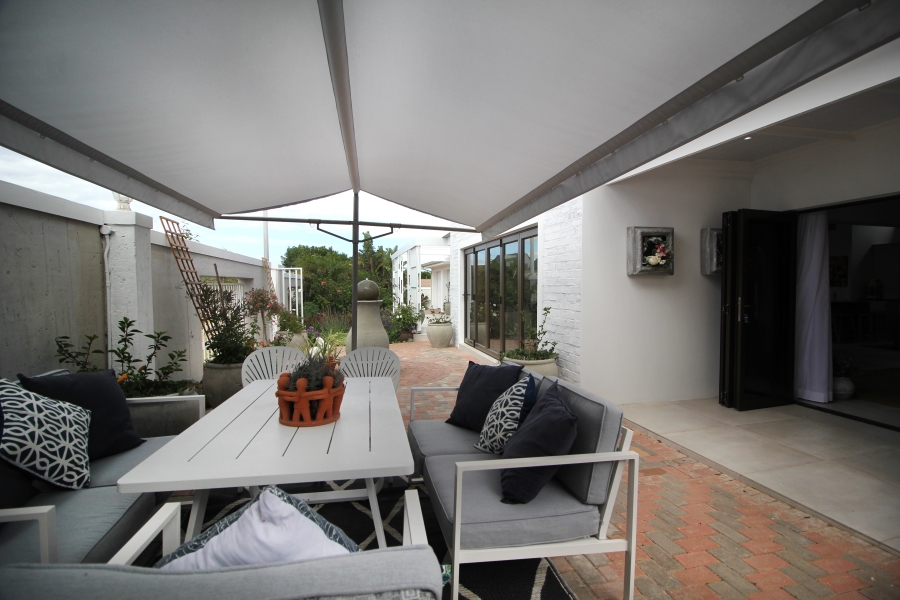 5 Bedroom Property for Sale in Hartenbos Central Western Cape